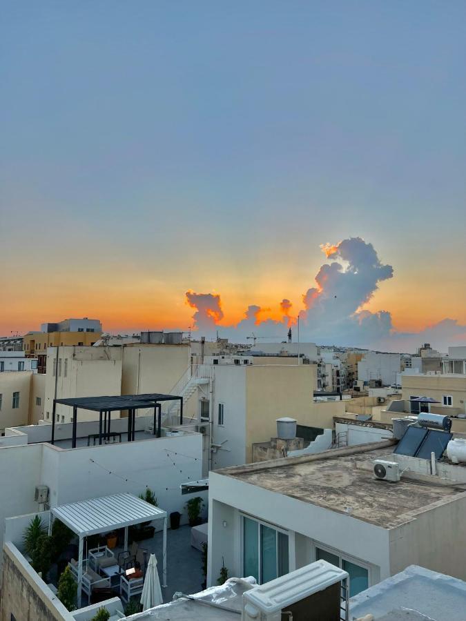 Small Room With Shared Bathroom Sliema Exterior foto